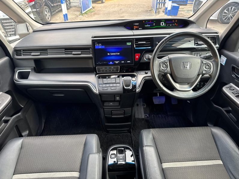 
								Honda Stepwagon Spada full									