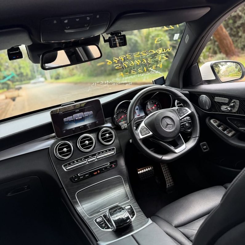 
								Mercedes-Benz  GLC 200 full									