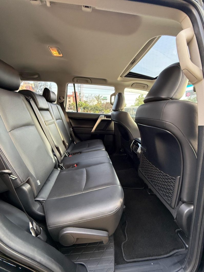 
								Toyota Land Cruiser Prado TXL full									