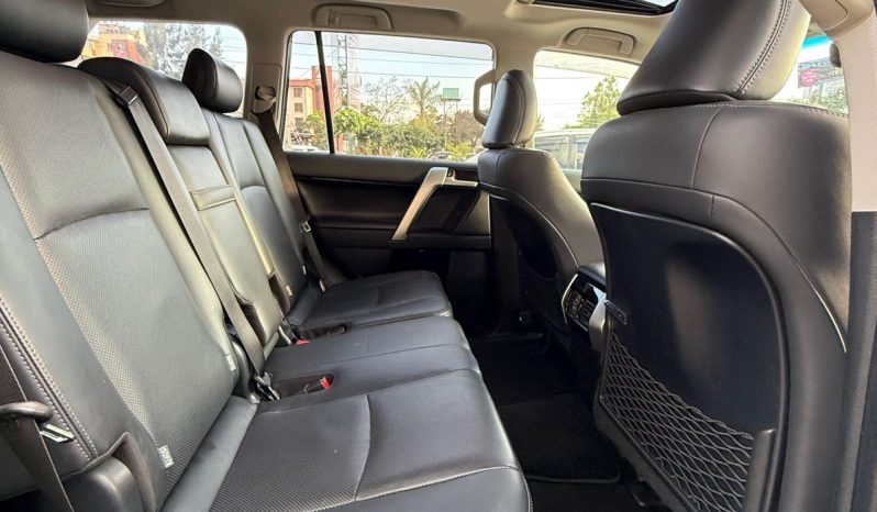 
								Toyota Land Cruiser Prado TXL full									