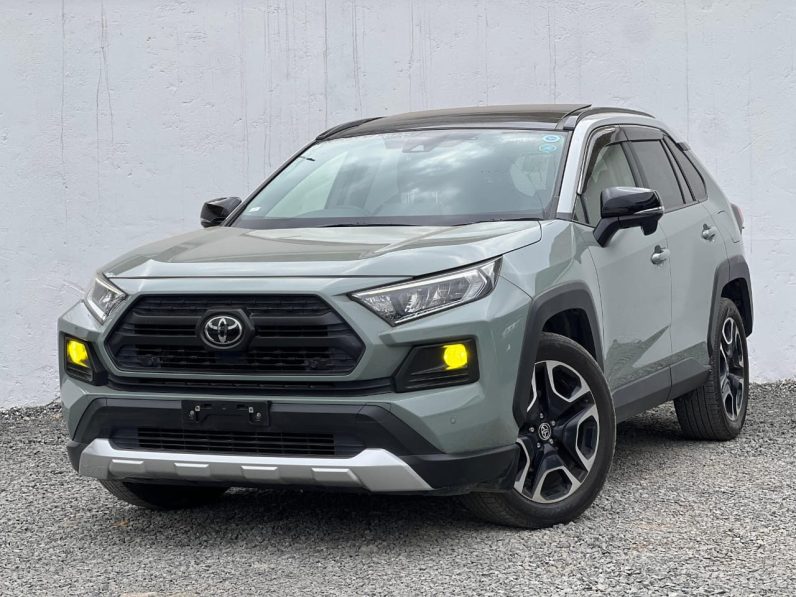 
								Toyota RAV4 Adventure full									