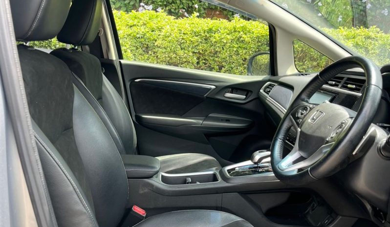 
								Honda Fit Shuttle full									