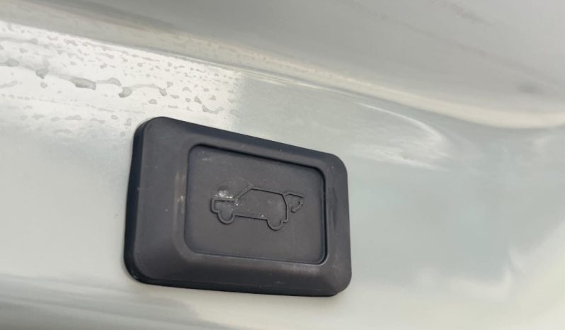 
								Toyota RAV4 Adventure full									