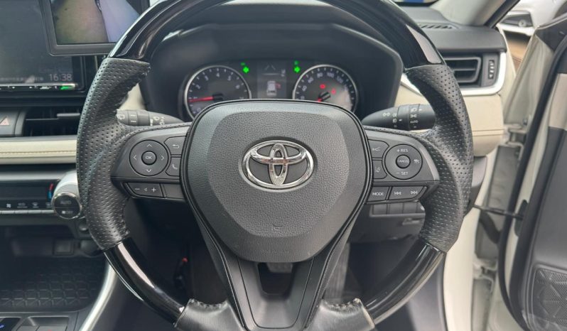 
								Toyota RAV4 full									