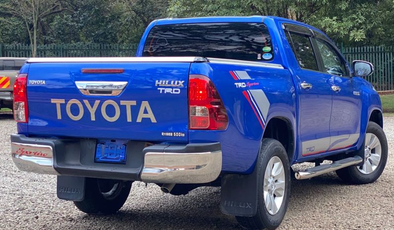 
								Toyota Hilux TRD full									