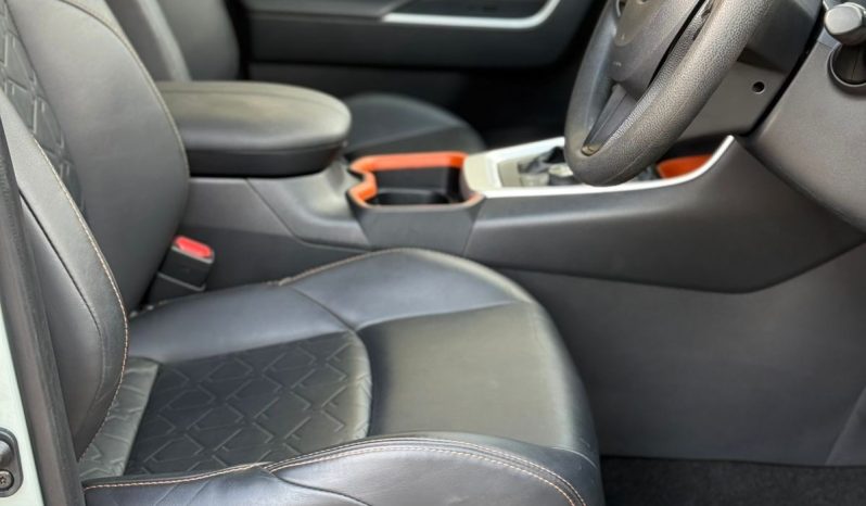 
								Toyota RAV4 Adventure full									