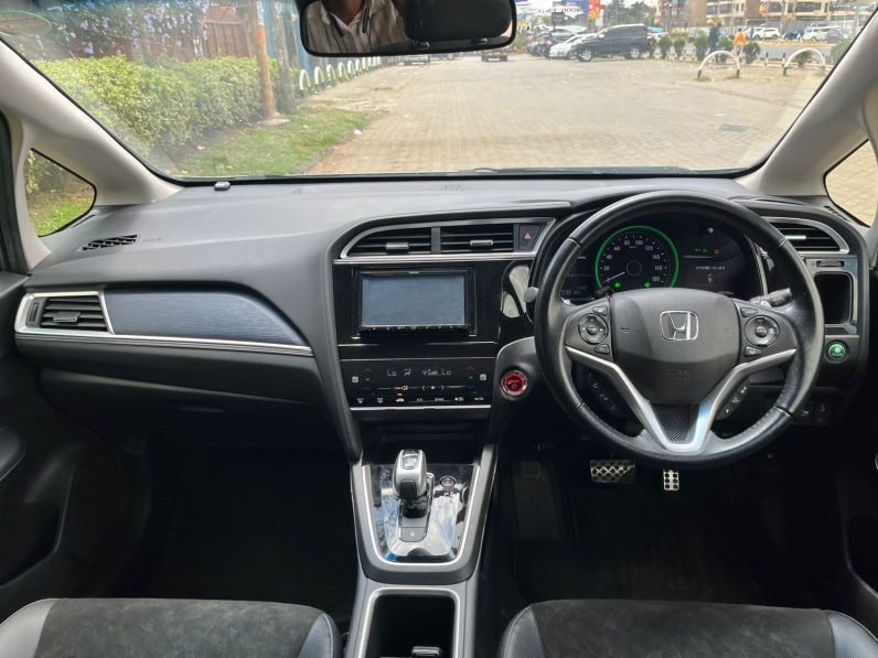 
								Honda Fit Shuttle full									