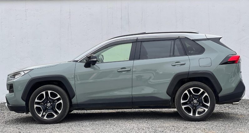 
								Toyota RAV4 Adventure full									