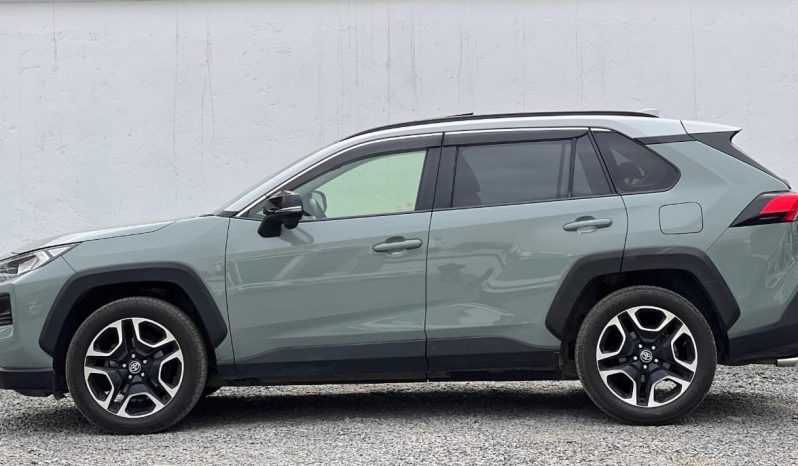 
								Toyota RAV4 Adventure full									