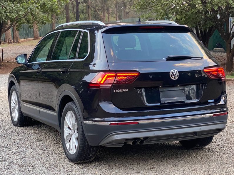 
								Volkswagen Tiguan full									