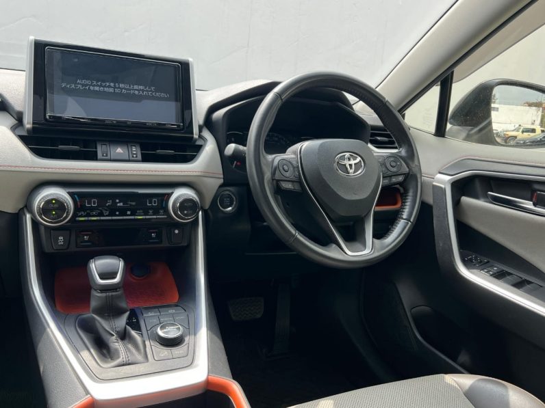 
								Toyota RAV4 Adventure full									