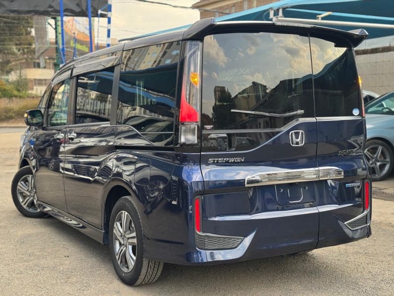 
								Honda Stepwagon Spada full									
