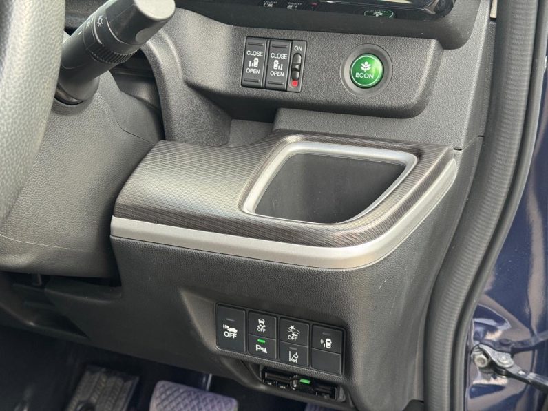 
								Honda Stepwagon Spada full									