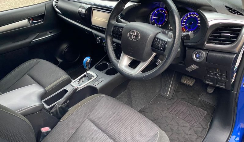 
								Toyota Hilux TRD full									