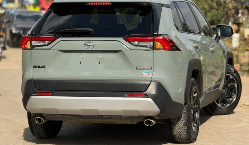 
								Toyota RAV4 Adventure full									