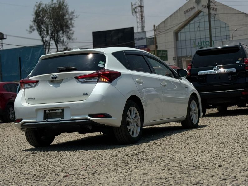 
								Toyota Auris full									