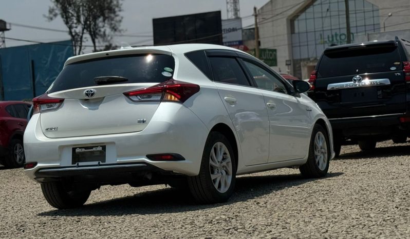 
								Toyota Auris full									