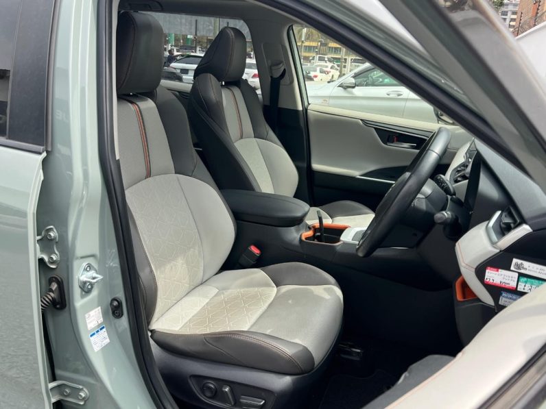 
								Toyota RAV4 Adventure full									