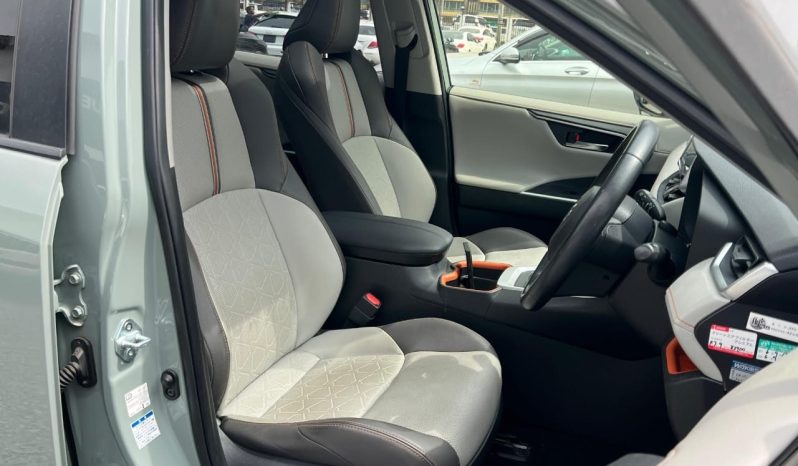 
								Toyota RAV4 Adventure full									