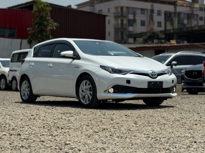 
								Toyota Auris full									