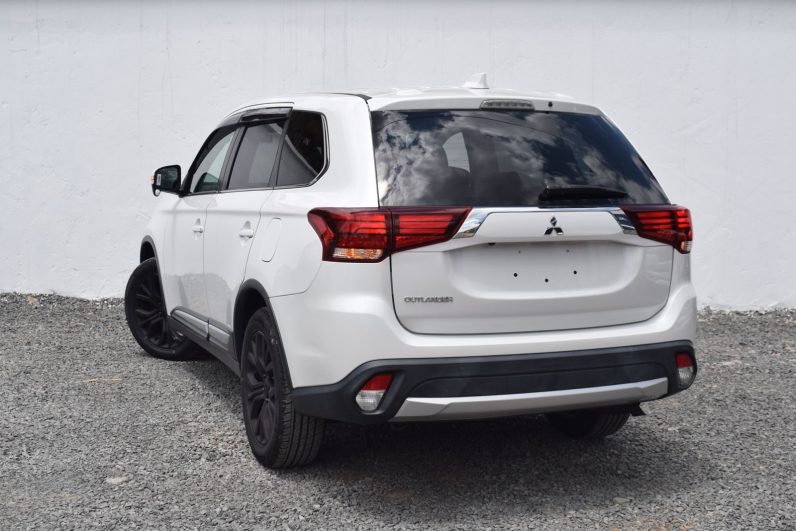 
								Mitsubishi Outlander full									