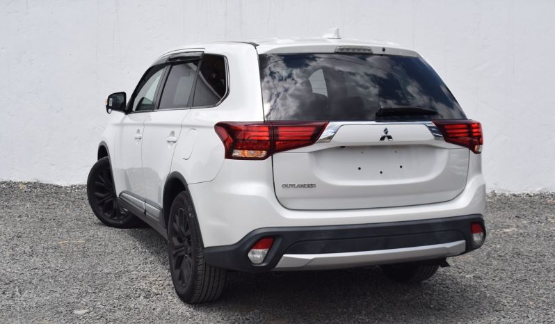 
								Mitsubishi Outlander full									