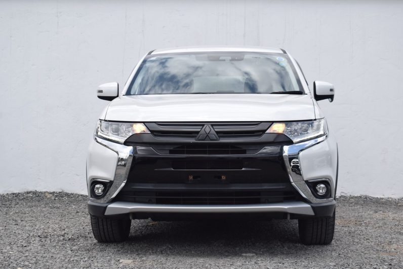 
								Mitsubishi Outlander full									