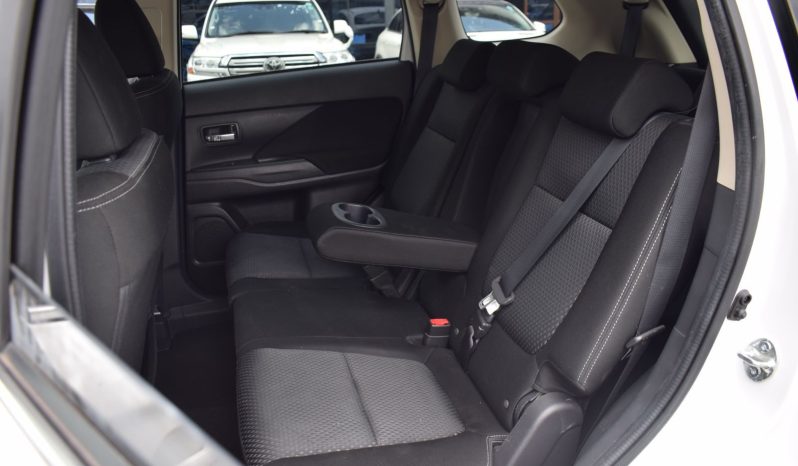 
								Mitsubishi Outlander full									