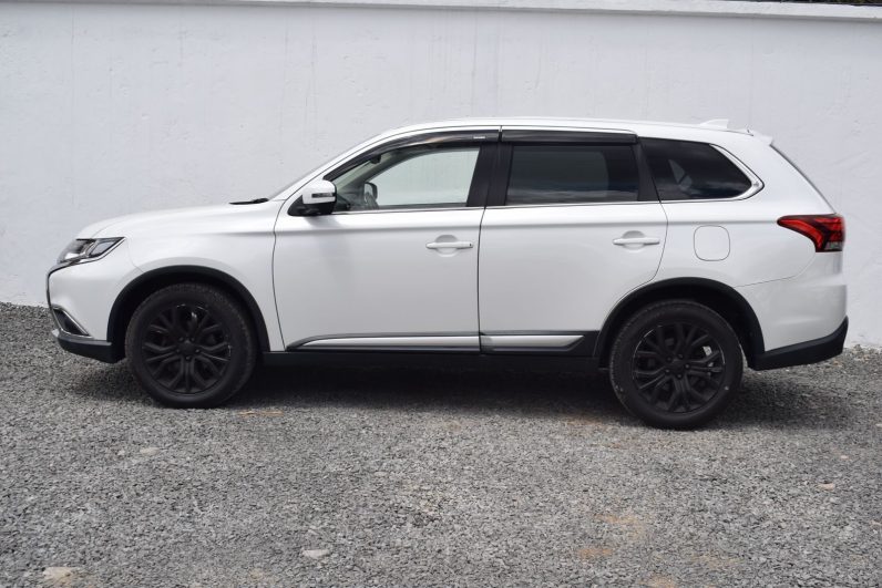 
								Mitsubishi Outlander full									