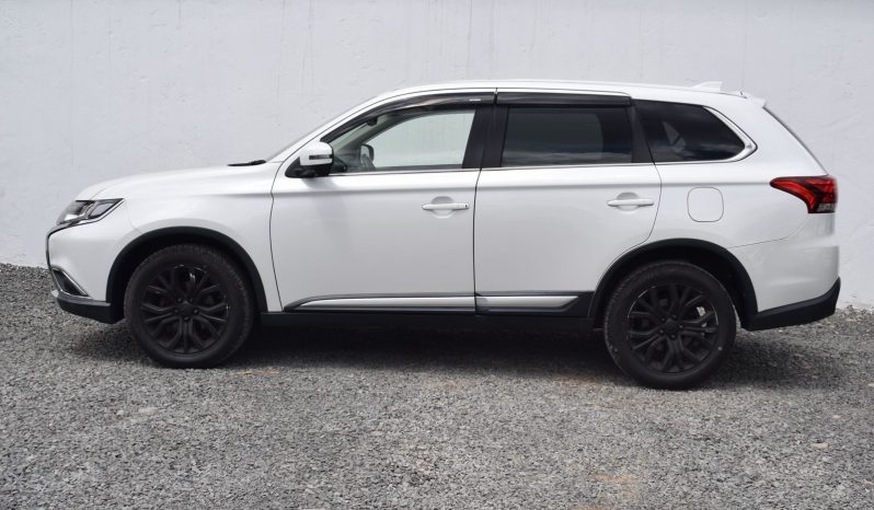 
								Mitsubishi Outlander full									