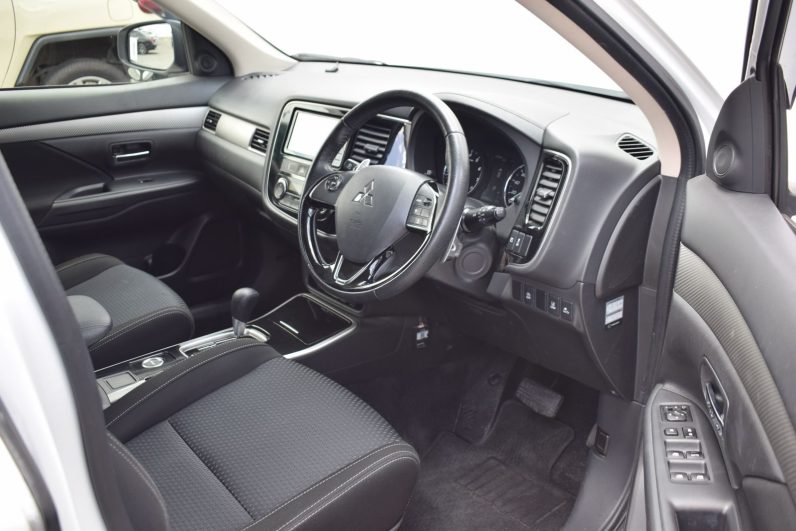 
								Mitsubishi Outlander full									