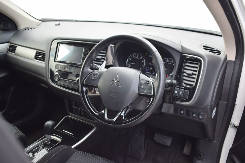 
								Mitsubishi Outlander full									