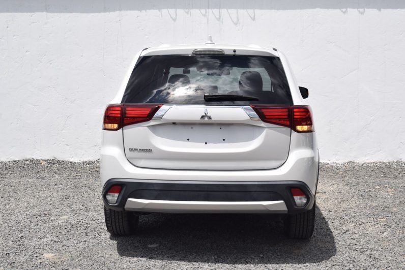 
								Mitsubishi Outlander full									