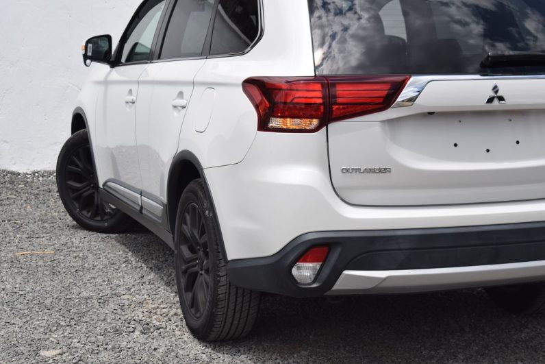 
								Mitsubishi Outlander full									