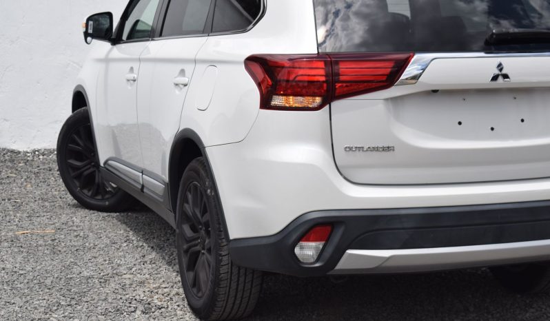 
								Mitsubishi Outlander full									