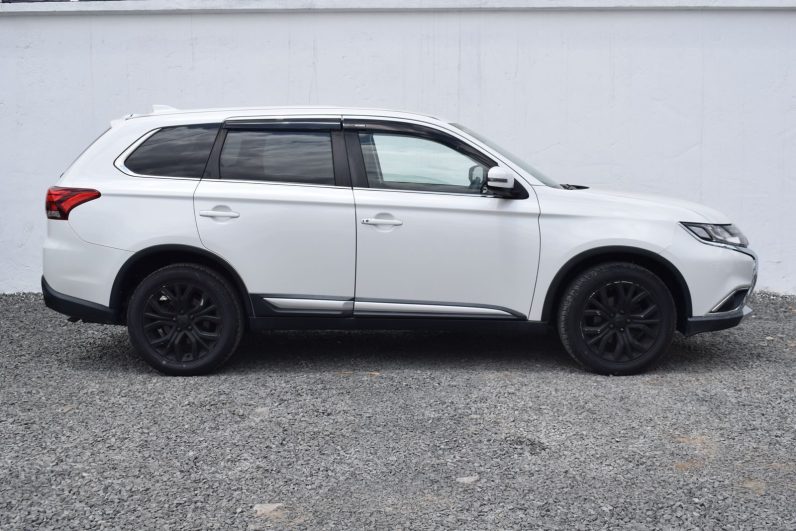 
								Mitsubishi Outlander full									