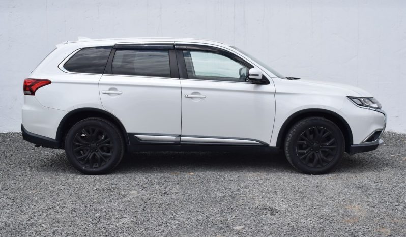 
								Mitsubishi Outlander full									