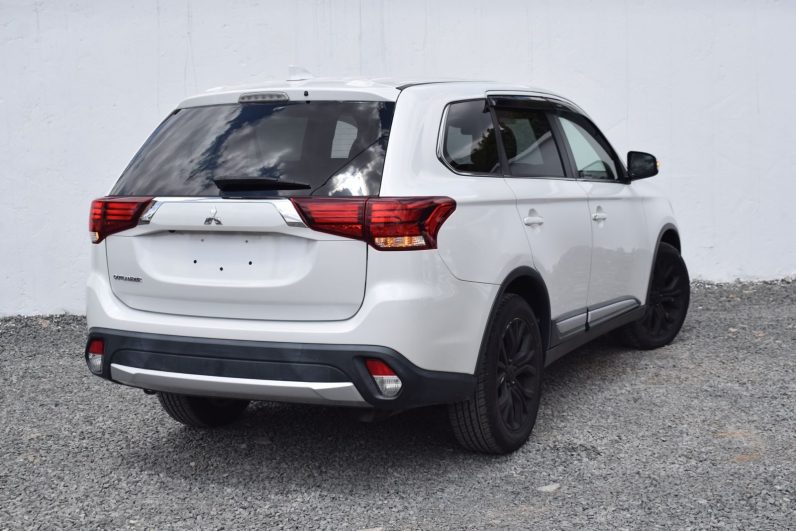 
								Mitsubishi Outlander full									