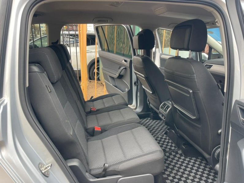 
								Volkswagen Touran full									