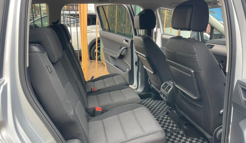 
								Volkswagen Touran full									