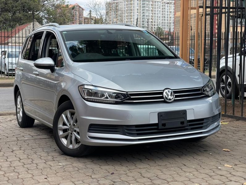 
								Volkswagen Touran full									