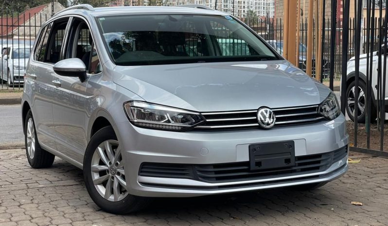 
								Volkswagen Touran full									