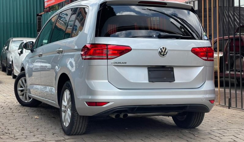 
								Volkswagen Touran full									