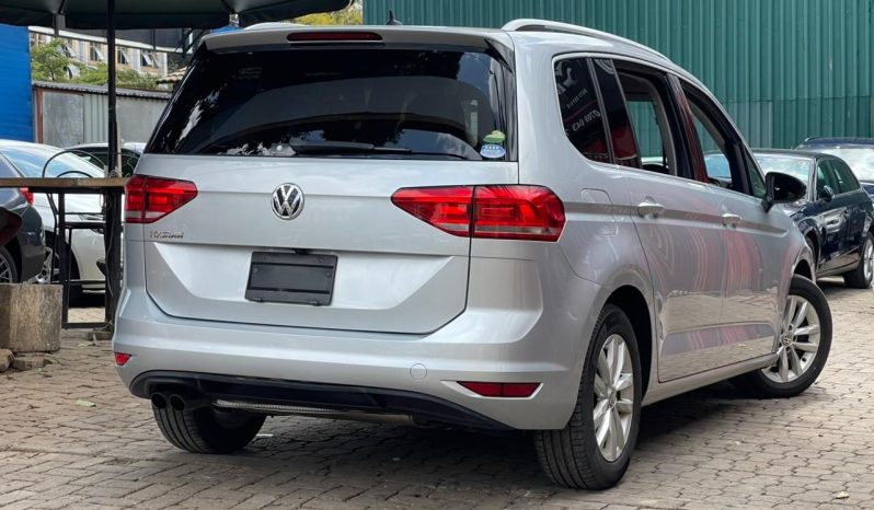 
								Volkswagen Touran full									