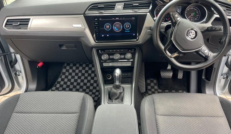 
								Volkswagen Touran full									