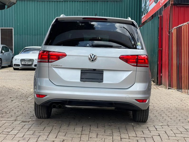 
								Volkswagen Touran full									