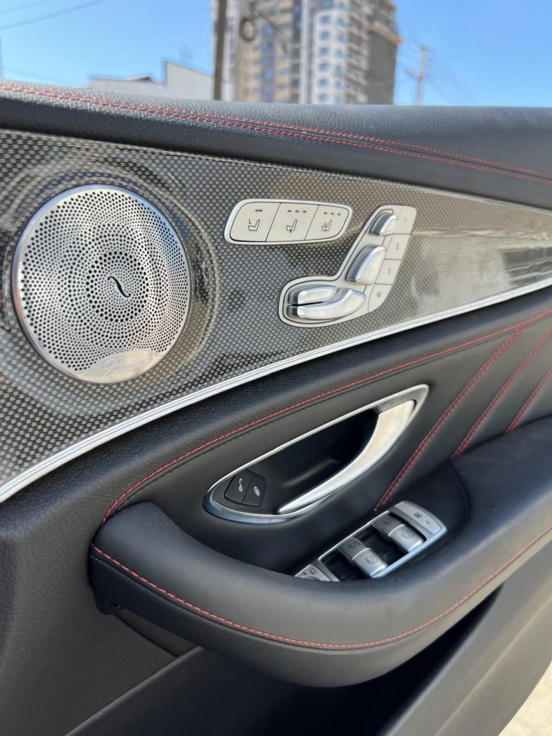 
								Mercedes Benz E53 full									