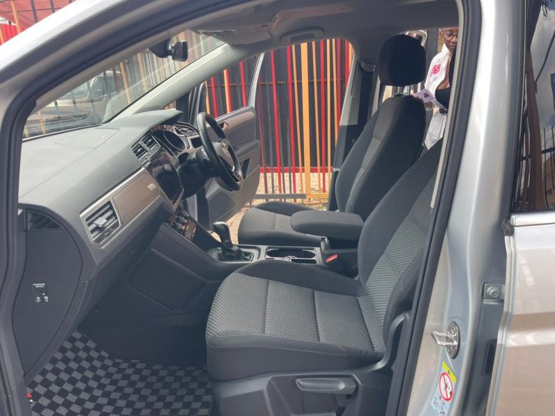 
								Volkswagen Touran full									