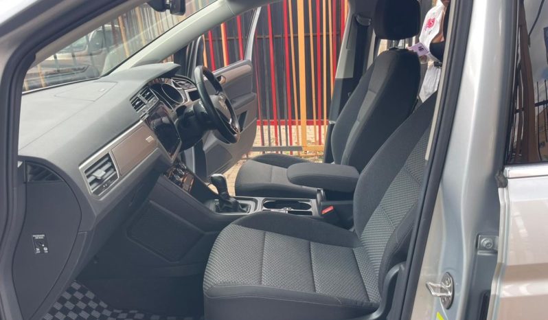 
								Volkswagen Touran full									