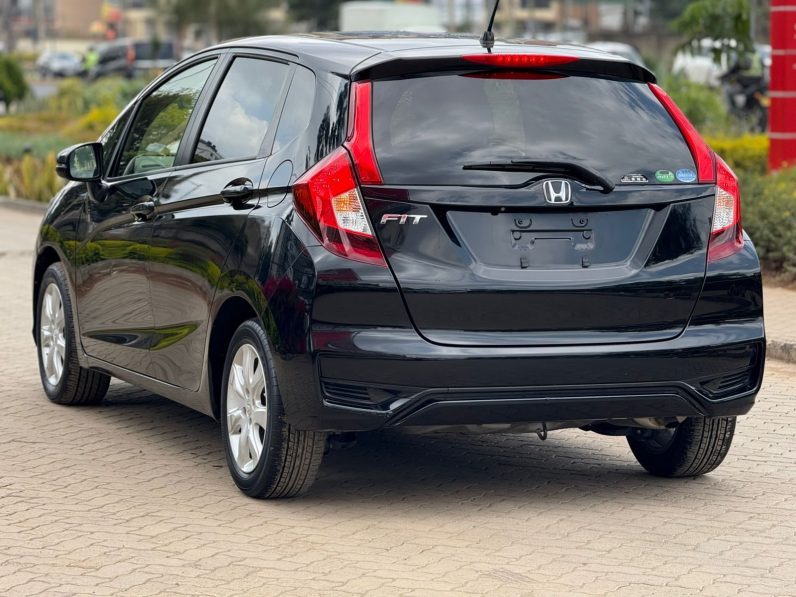 
								Honda Fit full									